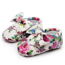 Load image into Gallery viewer, SH- Fashion Floral printing hard sole toddler moccasins first walker shoes PU leather cute bow baby girls shoes infant walk shoes